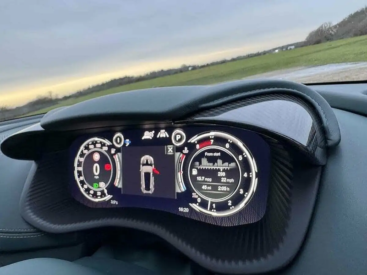 2024-aston-martin-dbx-40-v8-big-67