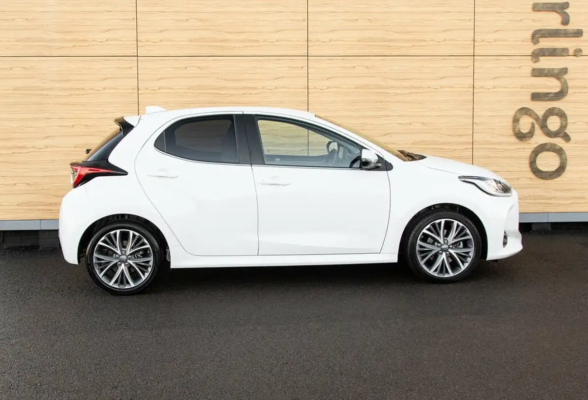 2022-toyota-yaris-15-vvt-i-excel-big-14