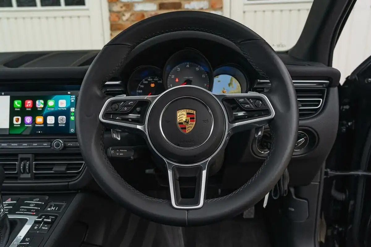 2020-porsche-macan-30-s-big-45