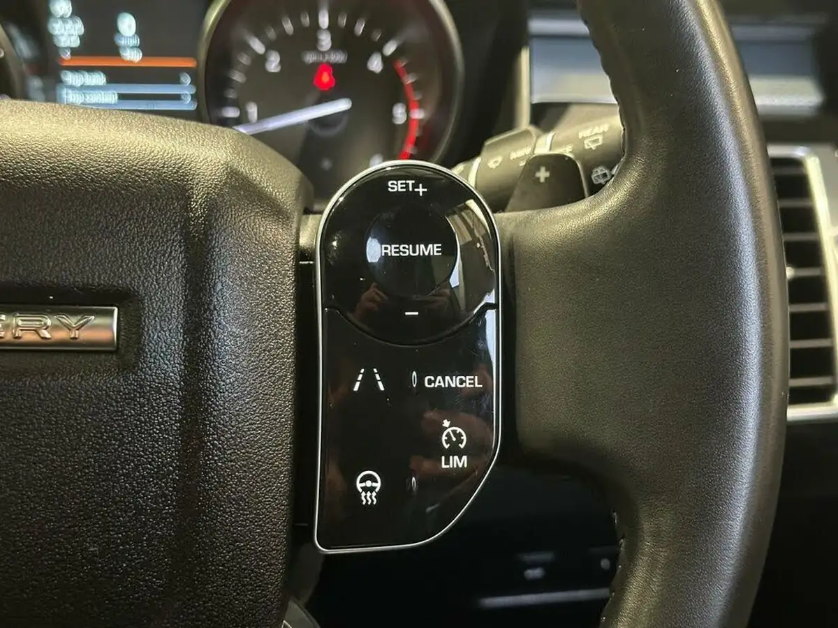 2020-land-rover-discovery-30-sd6-landmark-big-35