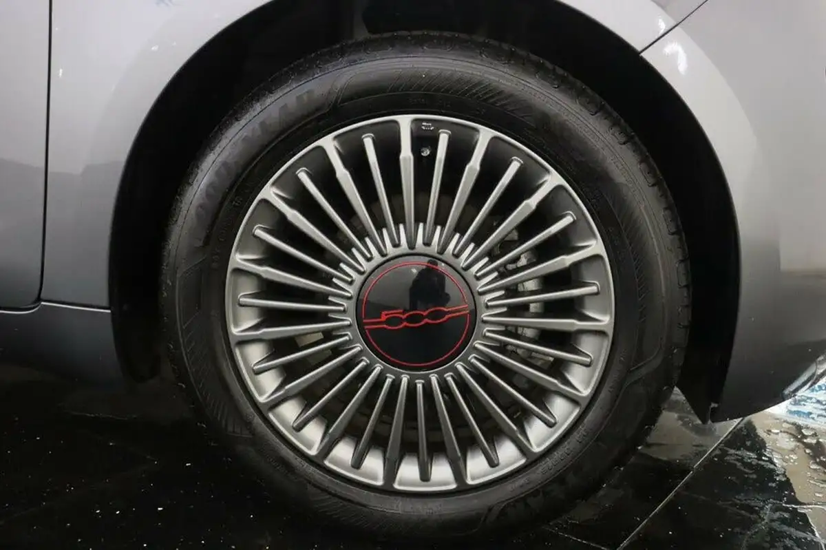 2022-fiat-500-e-red-93bhp-big-32