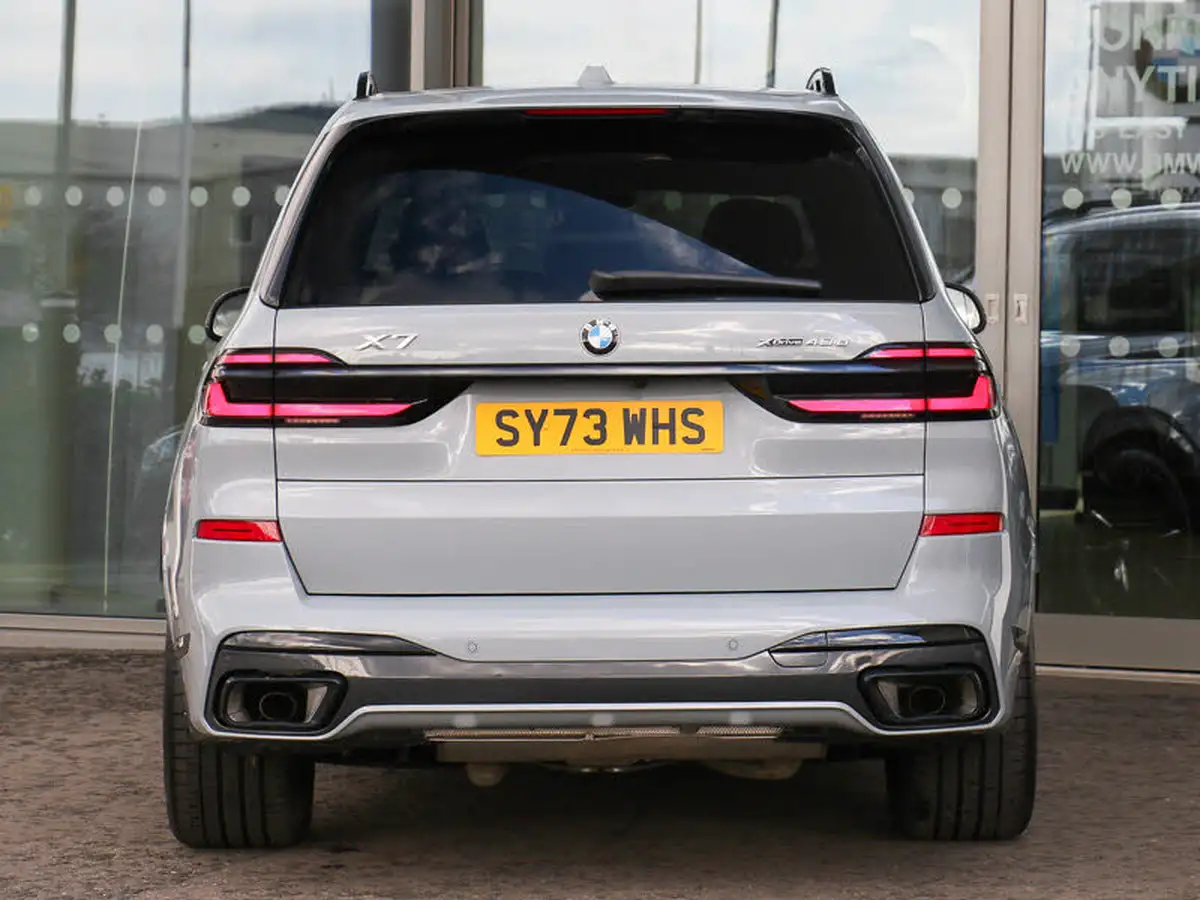 2023-bmw-x7-30td-xdrive-40d-m-sport-big-14