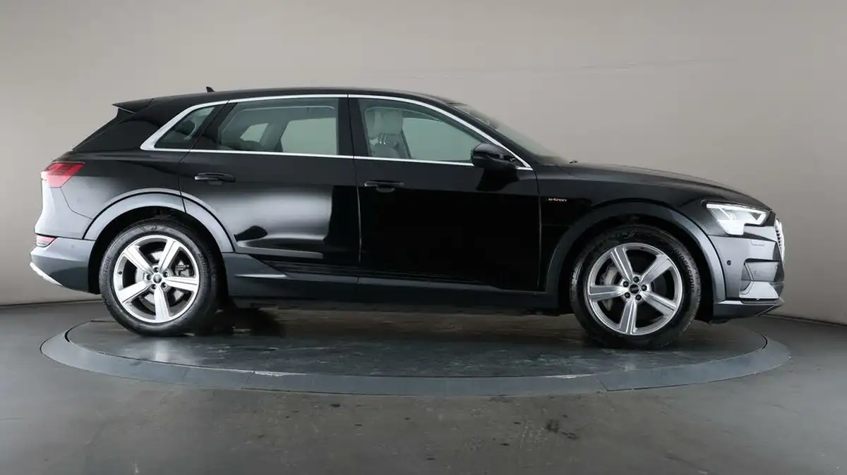 2021-audi-e-tron-50e-technik-station-wagon-big-60
