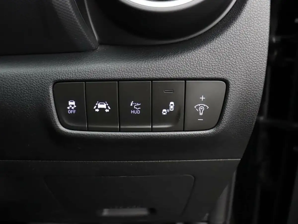 2018-hyundai-kona-16-t-gdi-premium-gt-2-tone-roof-big-32