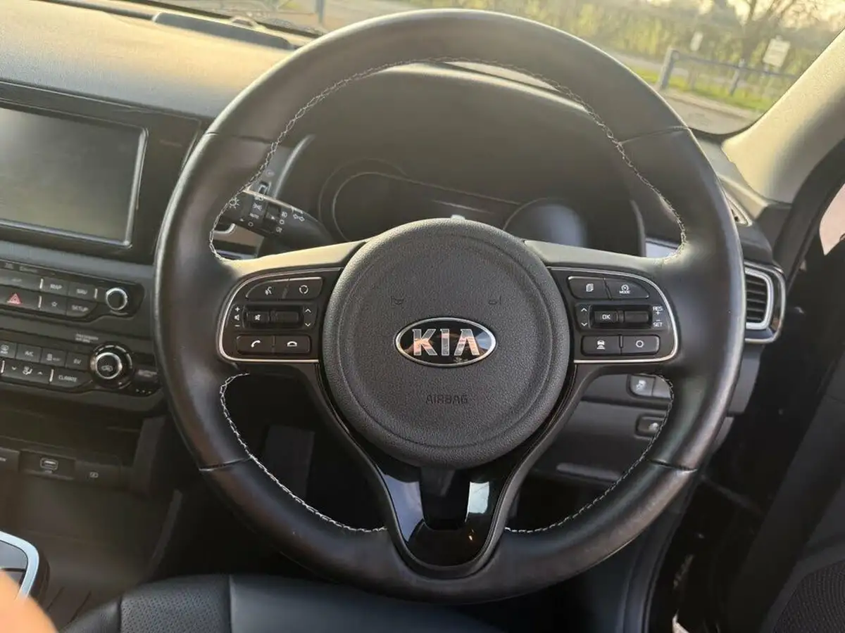 2019-kia-e-niro-ev-first-edition-big-25