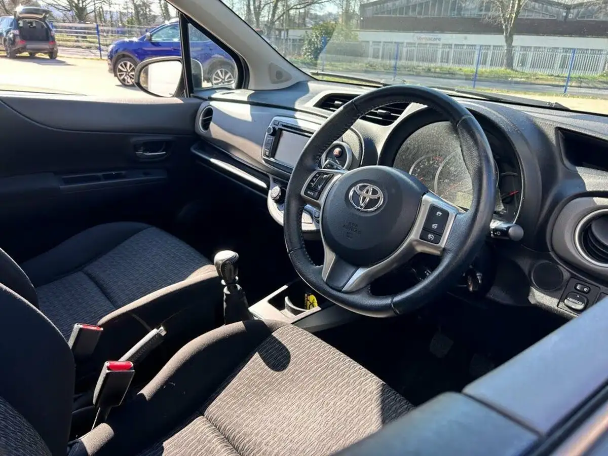 2014-toyota-yaris-133-icon-big-15
