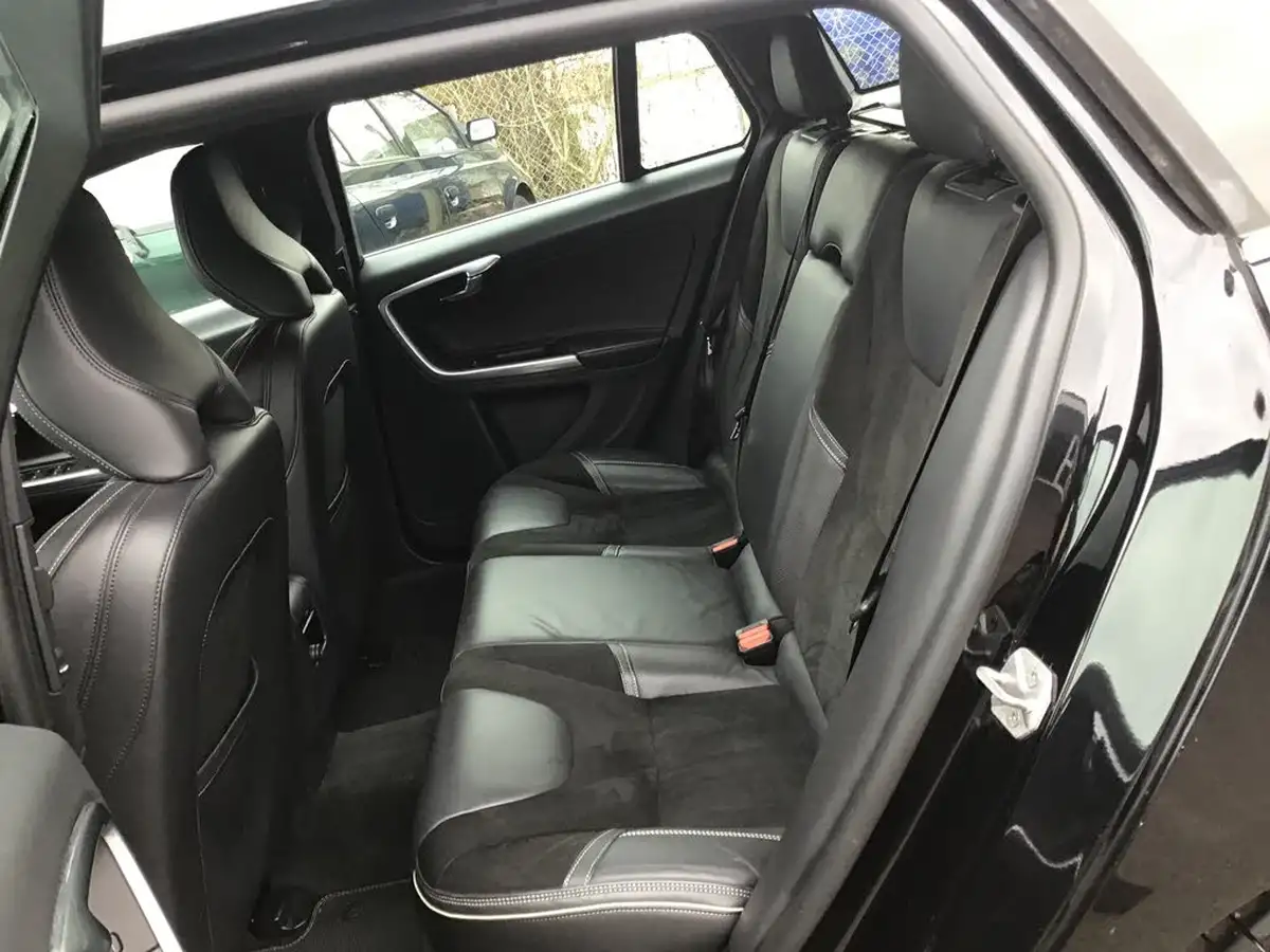 2015-volvo-v60-16td-d2-r-design-nav-big-11