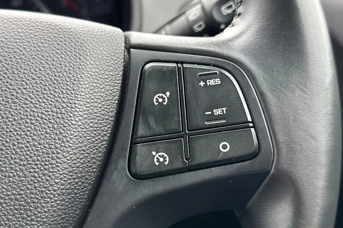 2018-hyundai-i10-10-go-se-66ps-big-35