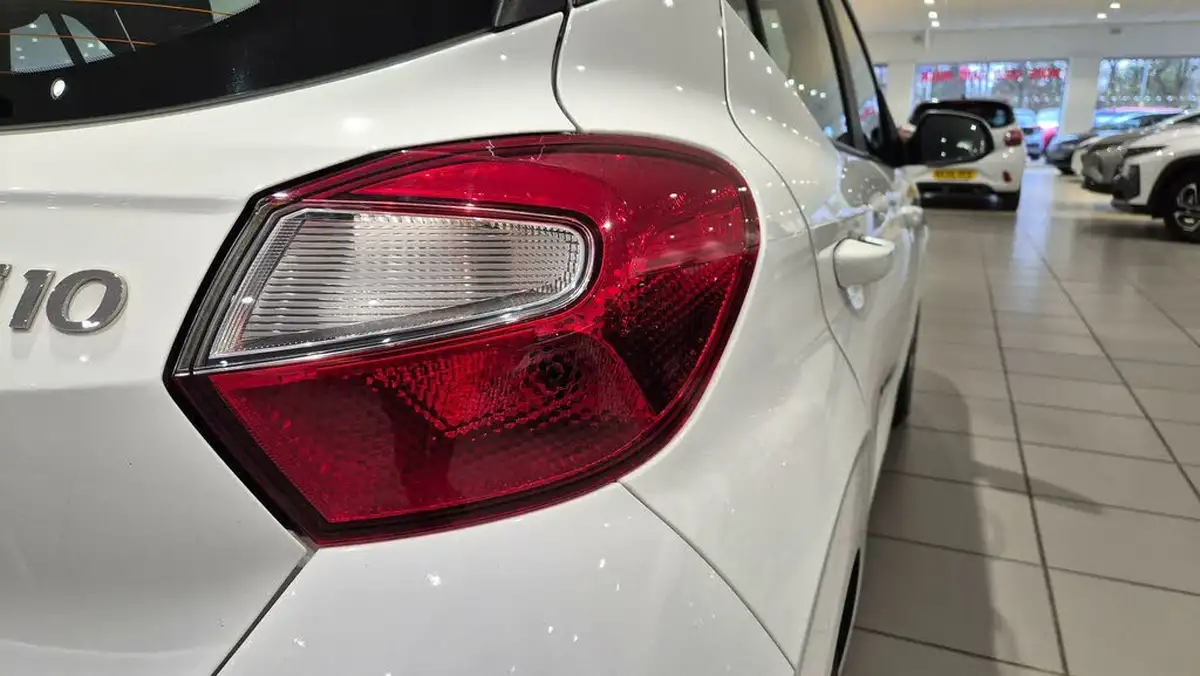 2021-hyundai-i10-12-se-connect-big-20