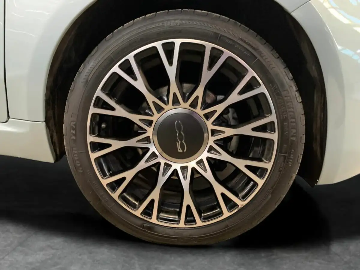 2024-fiat-500-10-top-big-17