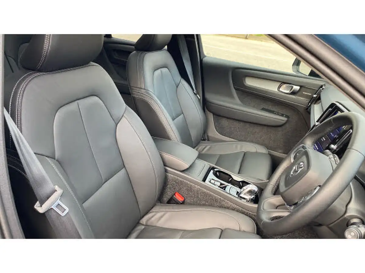 2024-volvo-xc40-20-b4-ultra-bright-big-8