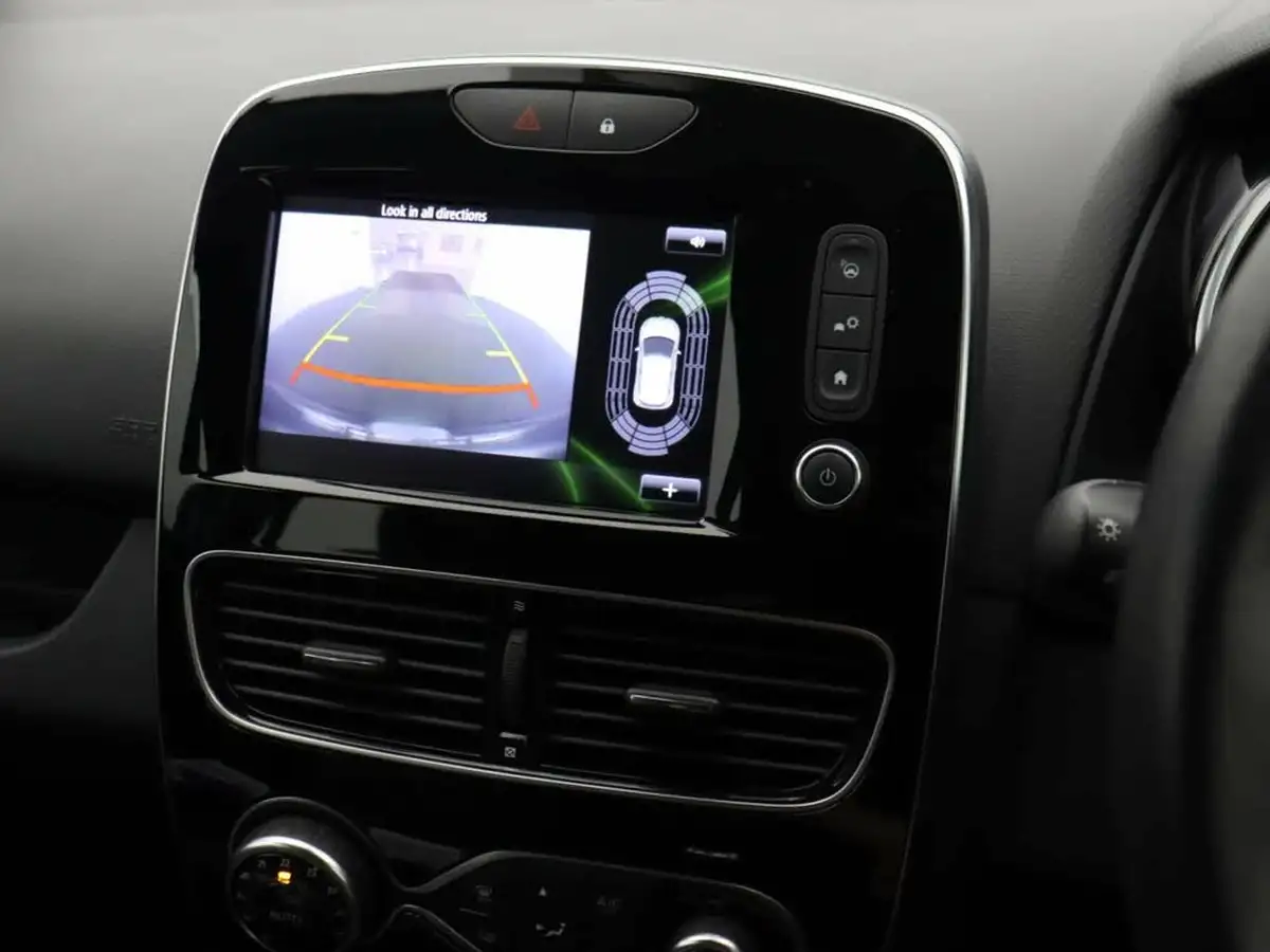 2018-renault-clio-09-tce-signature-nav-big-17