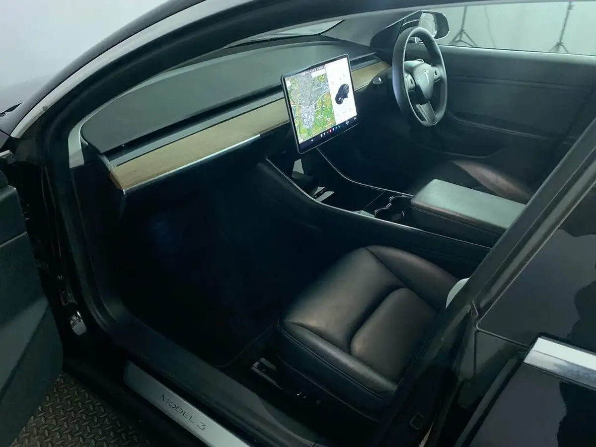 2020-tesla-model-3-e-performance-big-16