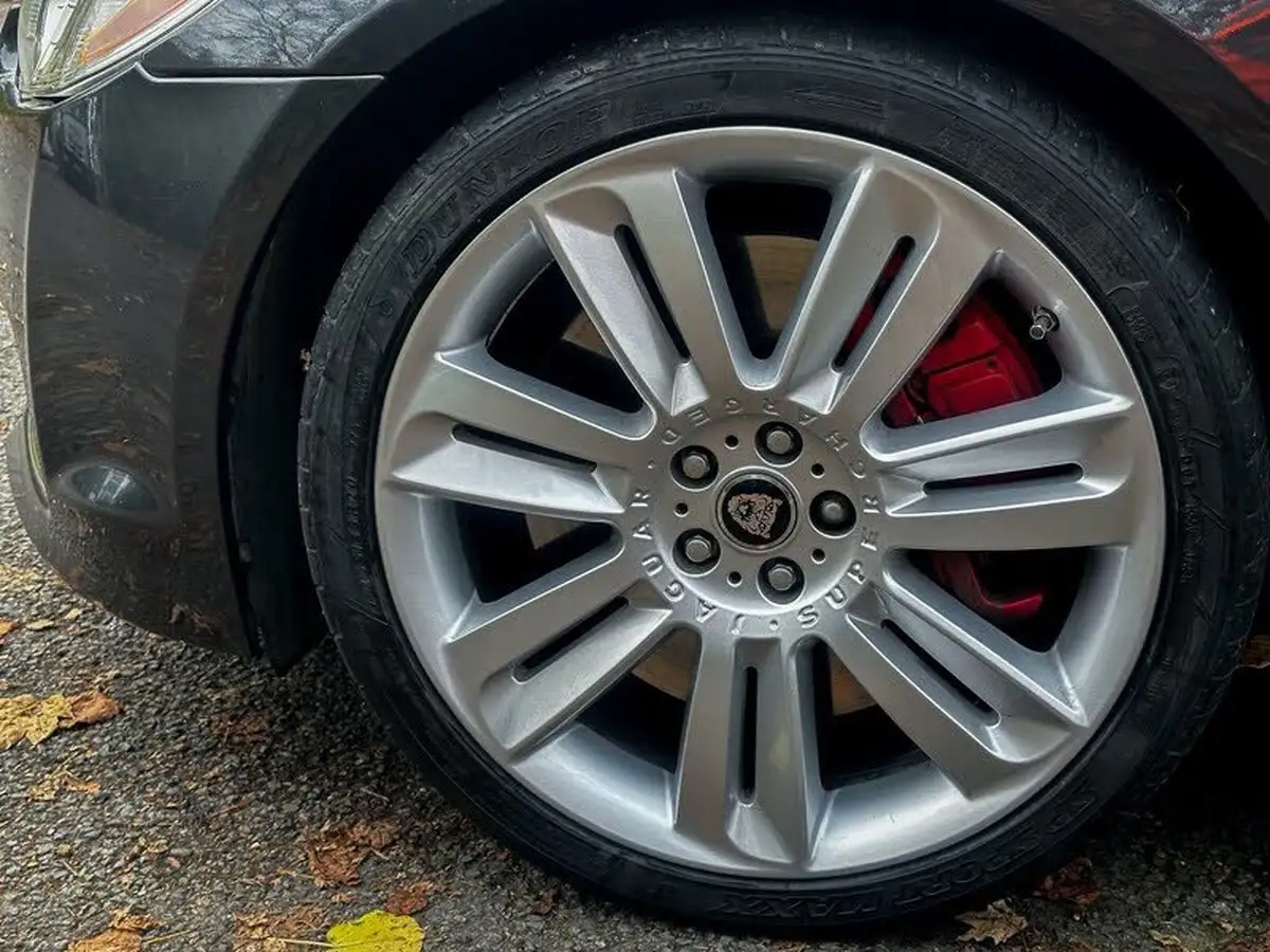 2011-jaguar-xf-50-xfr-big-48