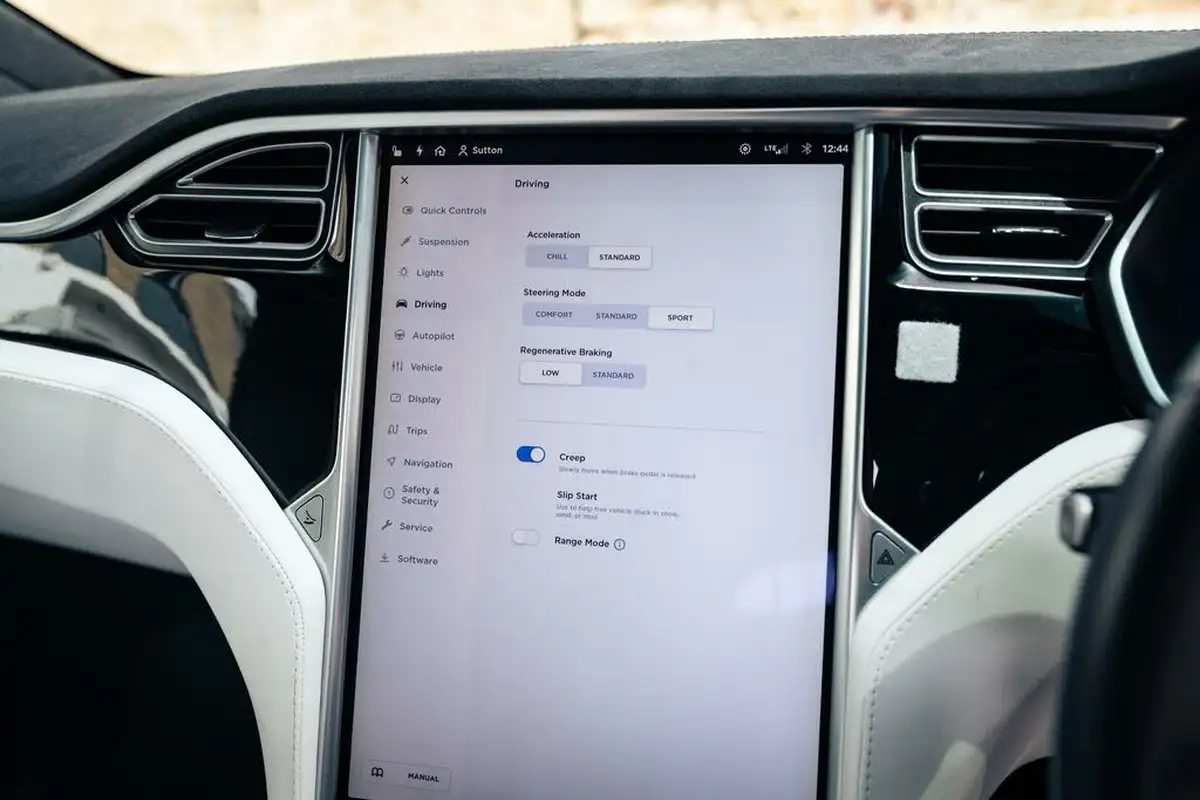 2017-tesla-model-x-e-p100d-big-15