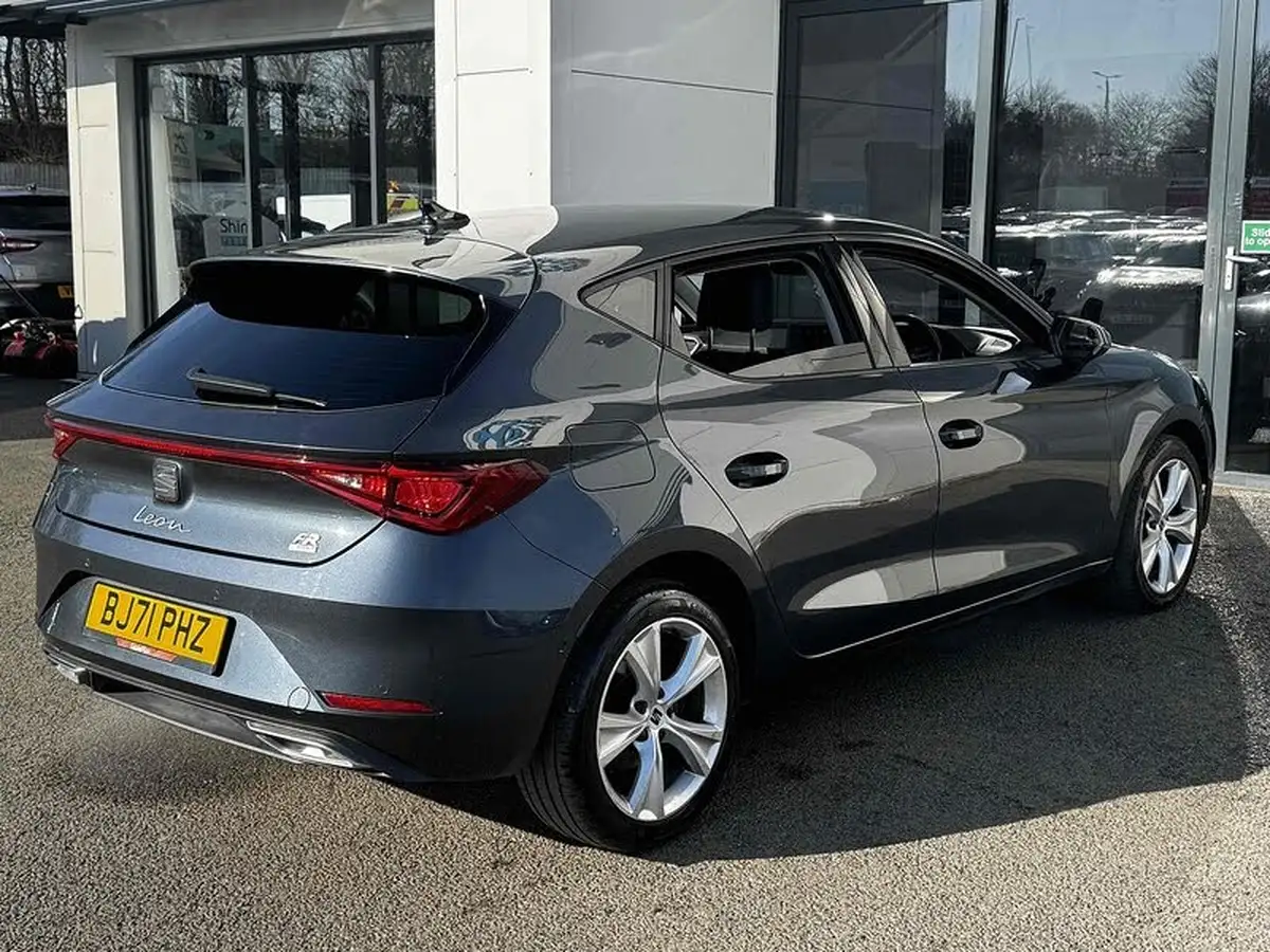 2021-seat-leon-14-e-hybrid-fr-hatchback-big-11