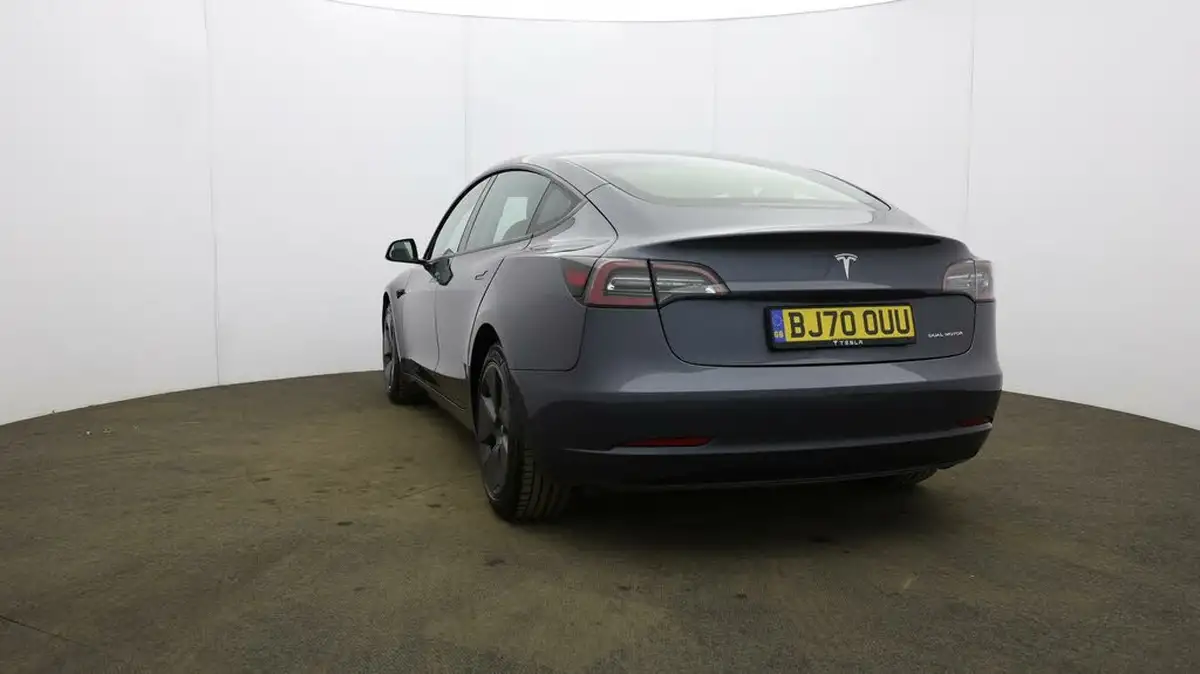 2020-tesla-model-3-e-long-range-big-24