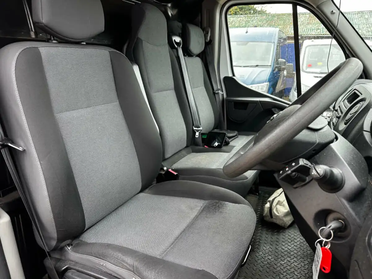 2019-nissan-nv400-23td-se-l2h3-big-17