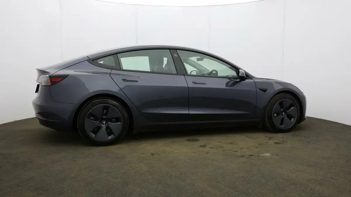 2020-tesla-model-3-e-long-range-big-48