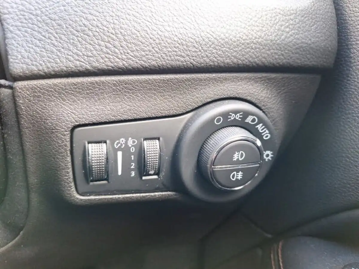 2020-jeep-compass-14-multiair-ii-limited-138bhp-big-15