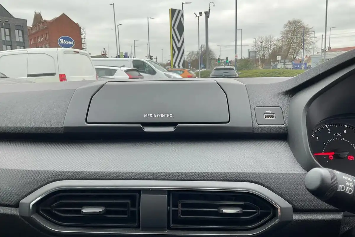2021-dacia-sandero-10-tce-essential-90bhp-big-36