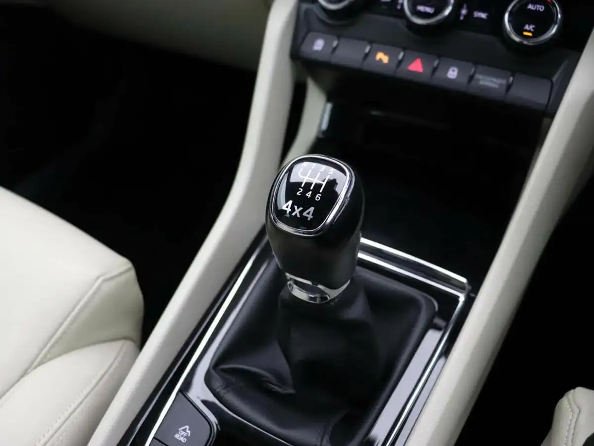 2019-skoda-karoq-20tdi-edition-150ps-4x4-big-34