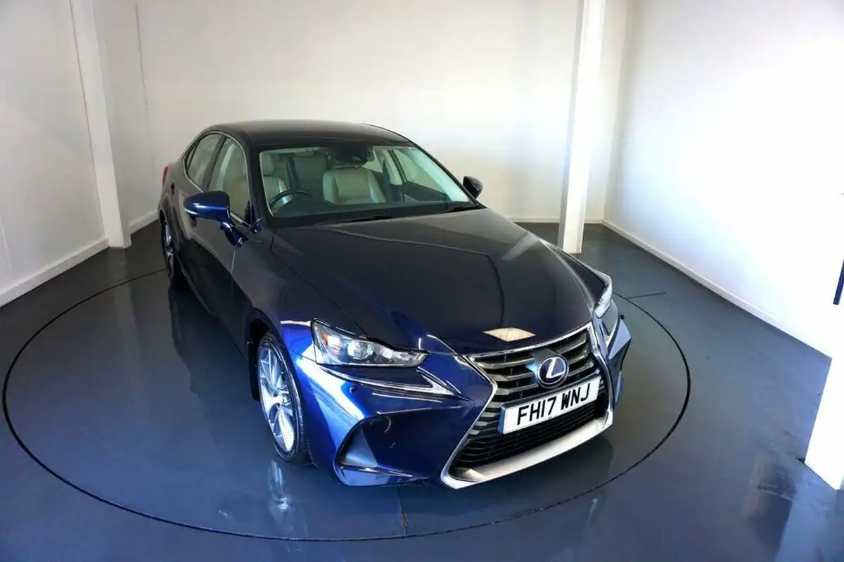 2017-lexus-is-300h-25-advance-big-12