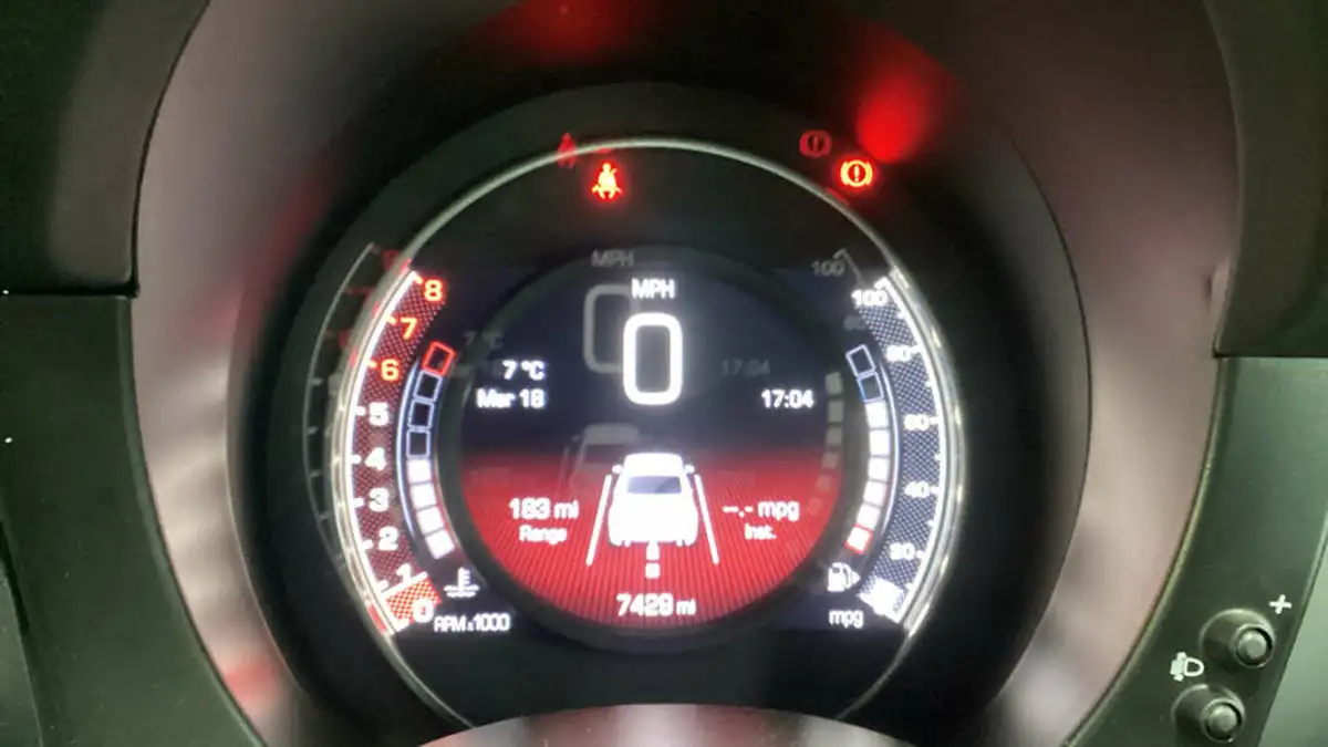 2021-abarth-595-14-tjet-f-big-11