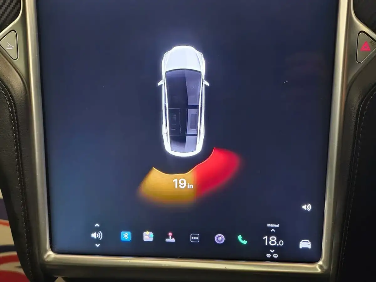 2017-tesla-model-x-e-75d-big-27
