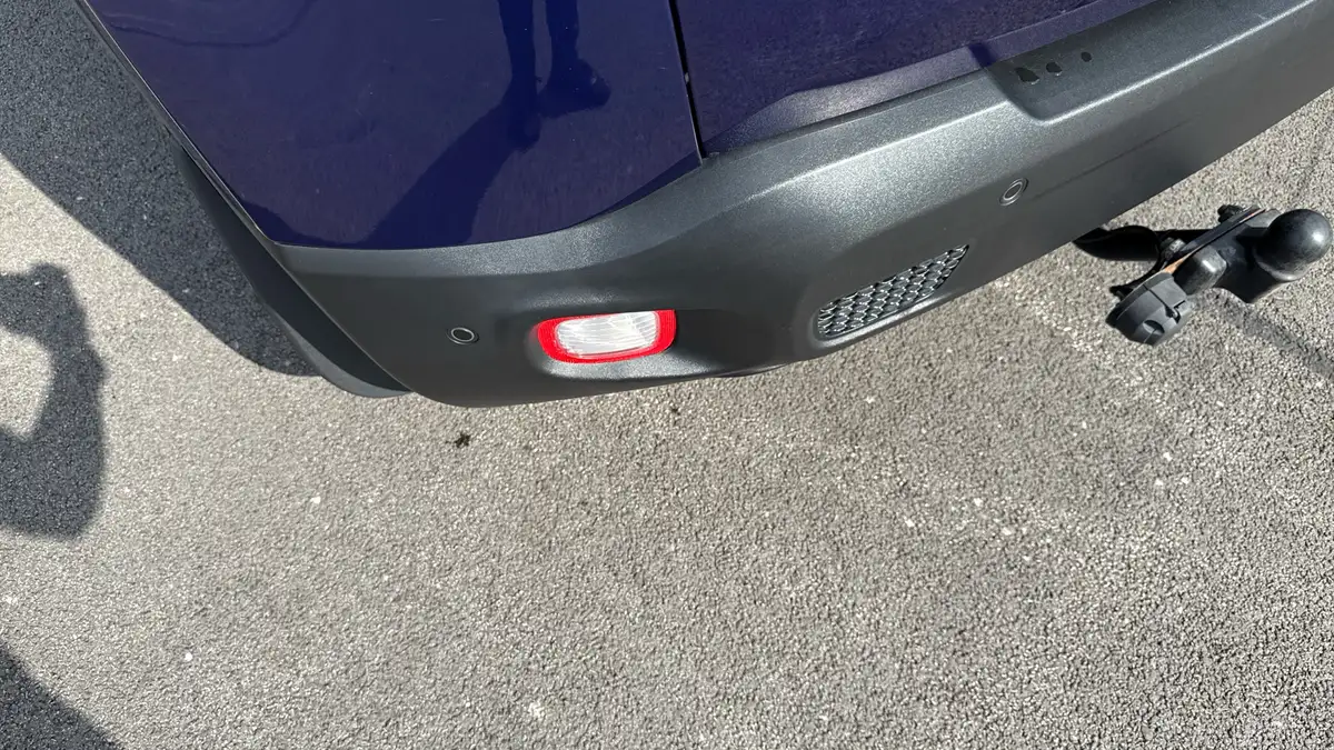 2022-hyundai-i20-10-t-gdi-premium-dct-big-21