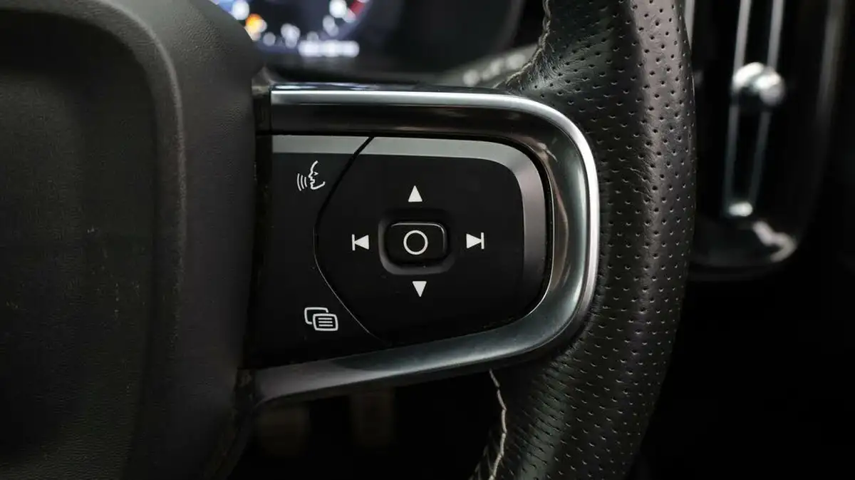 2021-volvo-xc40-15-t3-r-design-161bhp-big-25