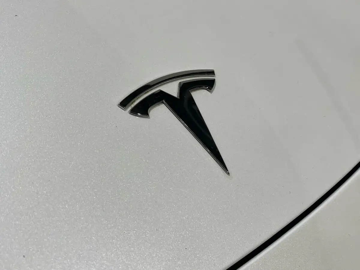 2022-tesla-model-y-e-long-range-big-12