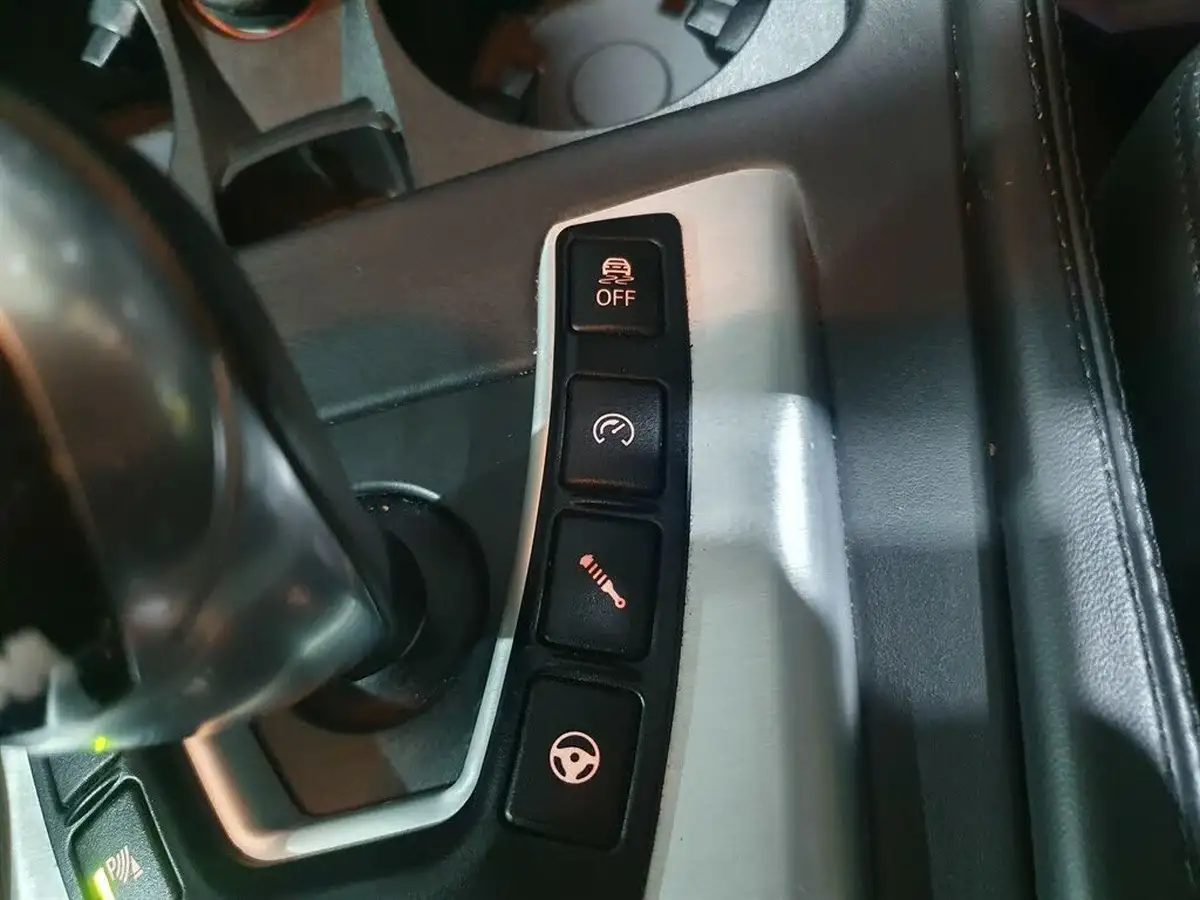 2013-bmw-5-series-44-m5-big-22