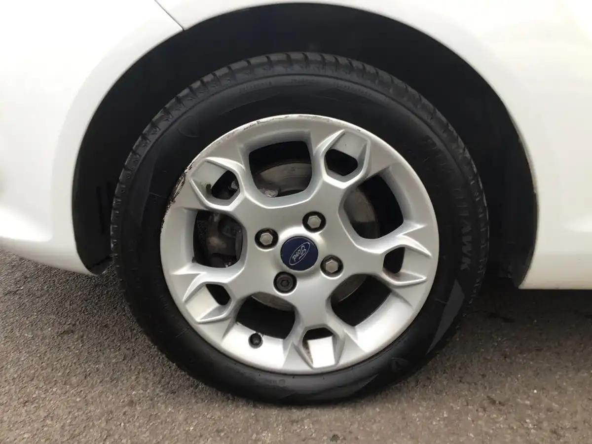 2012-ford-fiesta-14-zetec-5d-auto-big-13