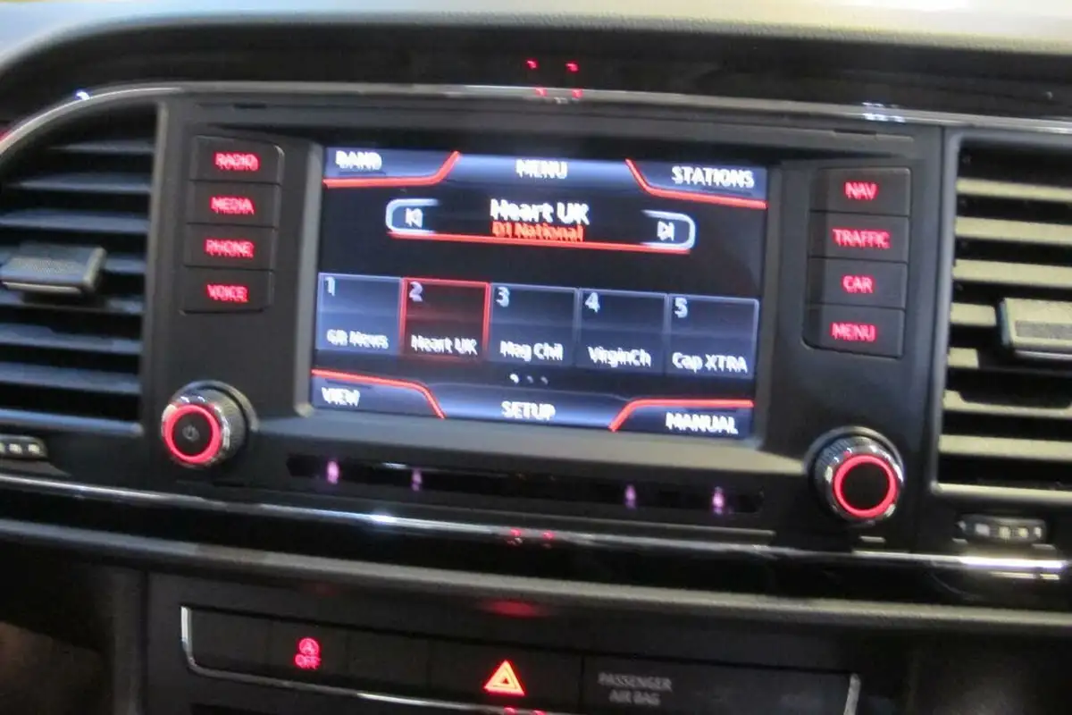 2015-seat-leon-16tdi-se-tech-pack-110ps-hatchback-5d-big-28
