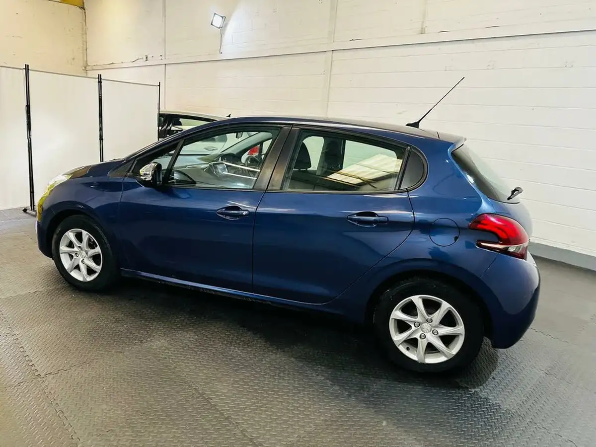 2016-peugeot-208-12-puretech-active-82bhp-5d-big-14
