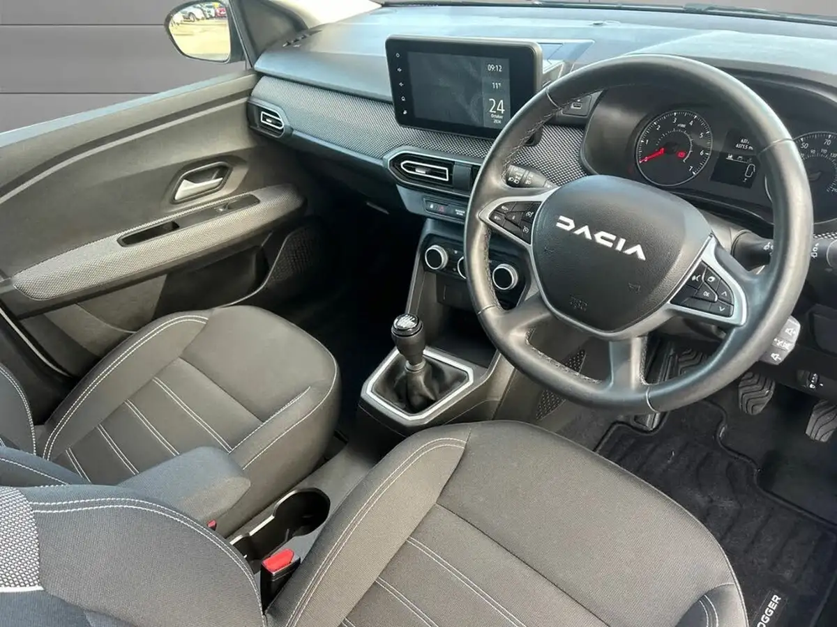 2023-dacia-jogger-10-tce-expression-big-8