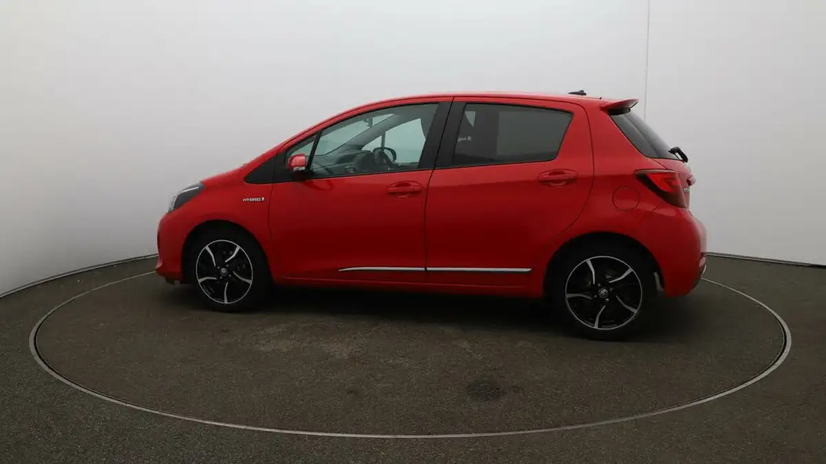 2017-toyota-yaris-15-vvt-i-design-bi-tone-hybrid-big-57