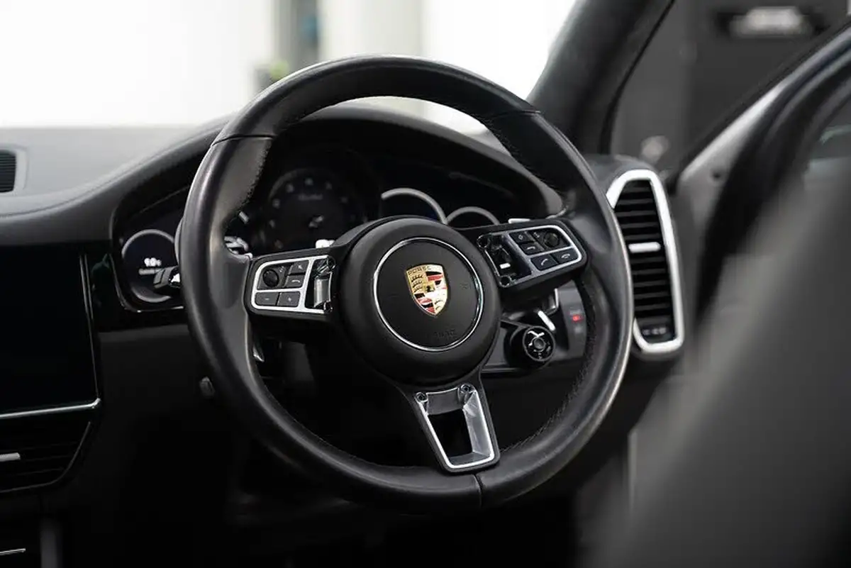 2022-porsche-cayenne-40-v8-turbo-station-wagon-big-12