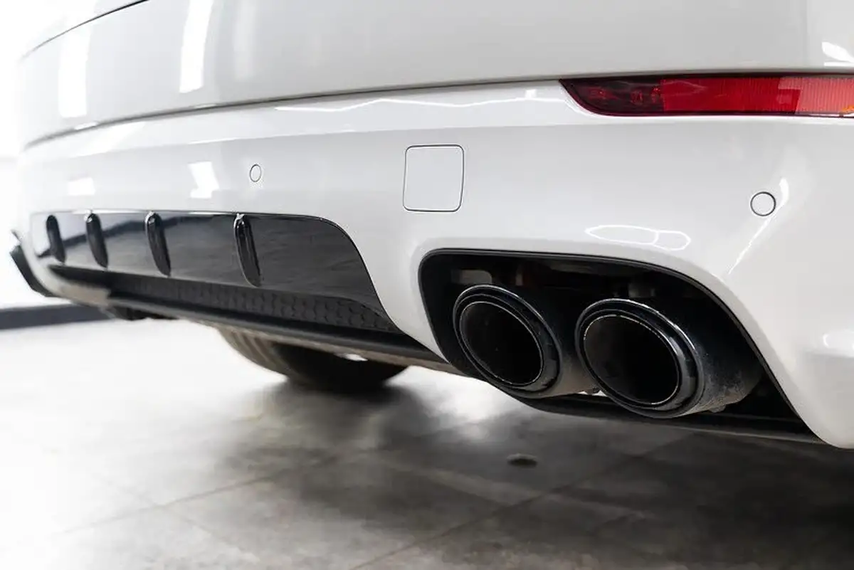 2022-porsche-cayenne-40-v8-turbo-station-wagon-big-36