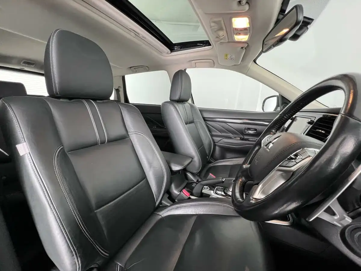 2017-mitsubishi-outlander-20-4h-phev-big-11