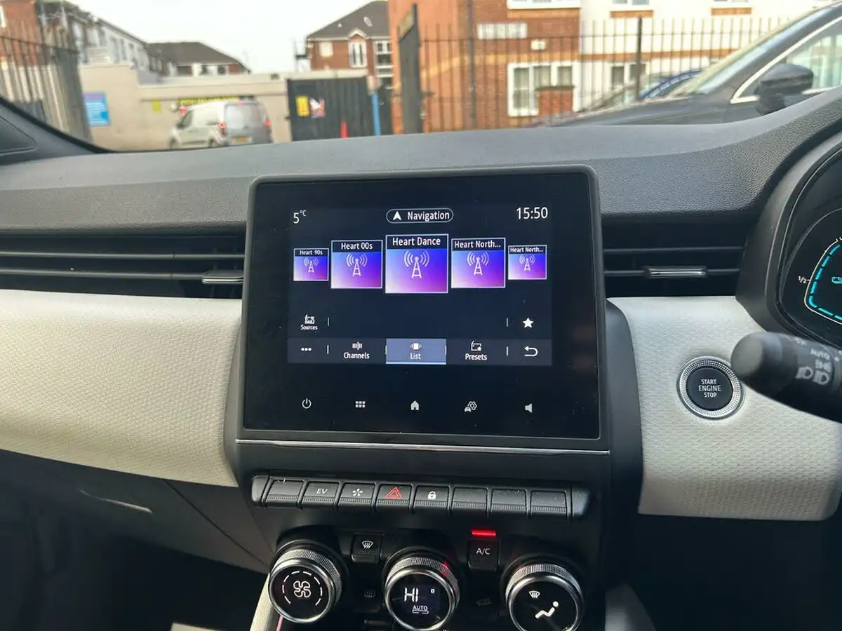 2022-renault-clio-16-techno-big-40