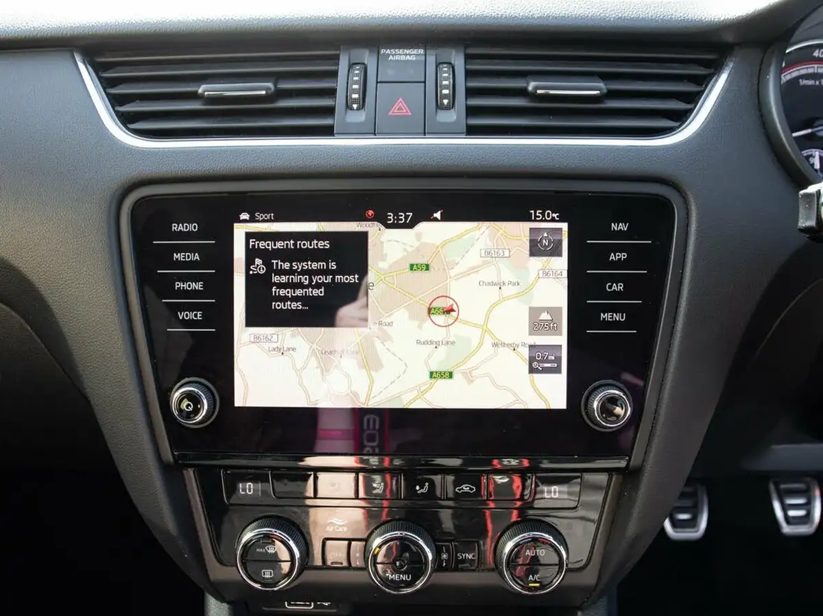 2019-skoda-octavia-20-tsi-vrs-estate-big-30