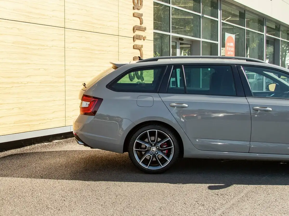 2019-skoda-octavia-20-tsi-vrs-estate-big-6