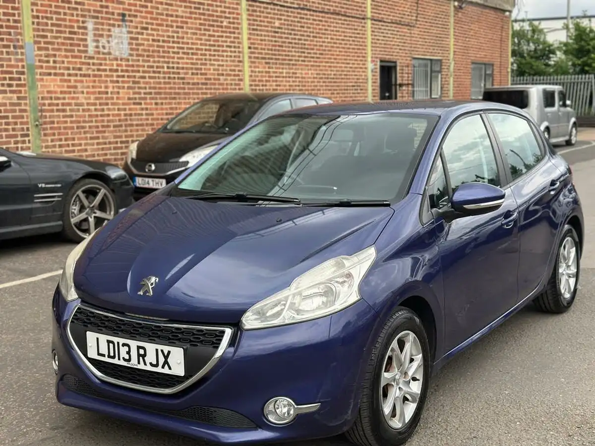 2013-peugeot-208-12-active-5d-big-2