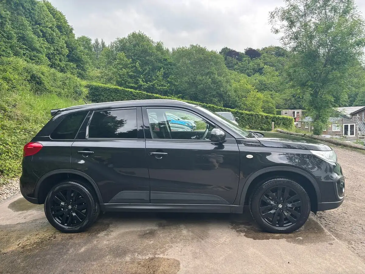 2017-suzuki-vitara-16-kuro-big-3