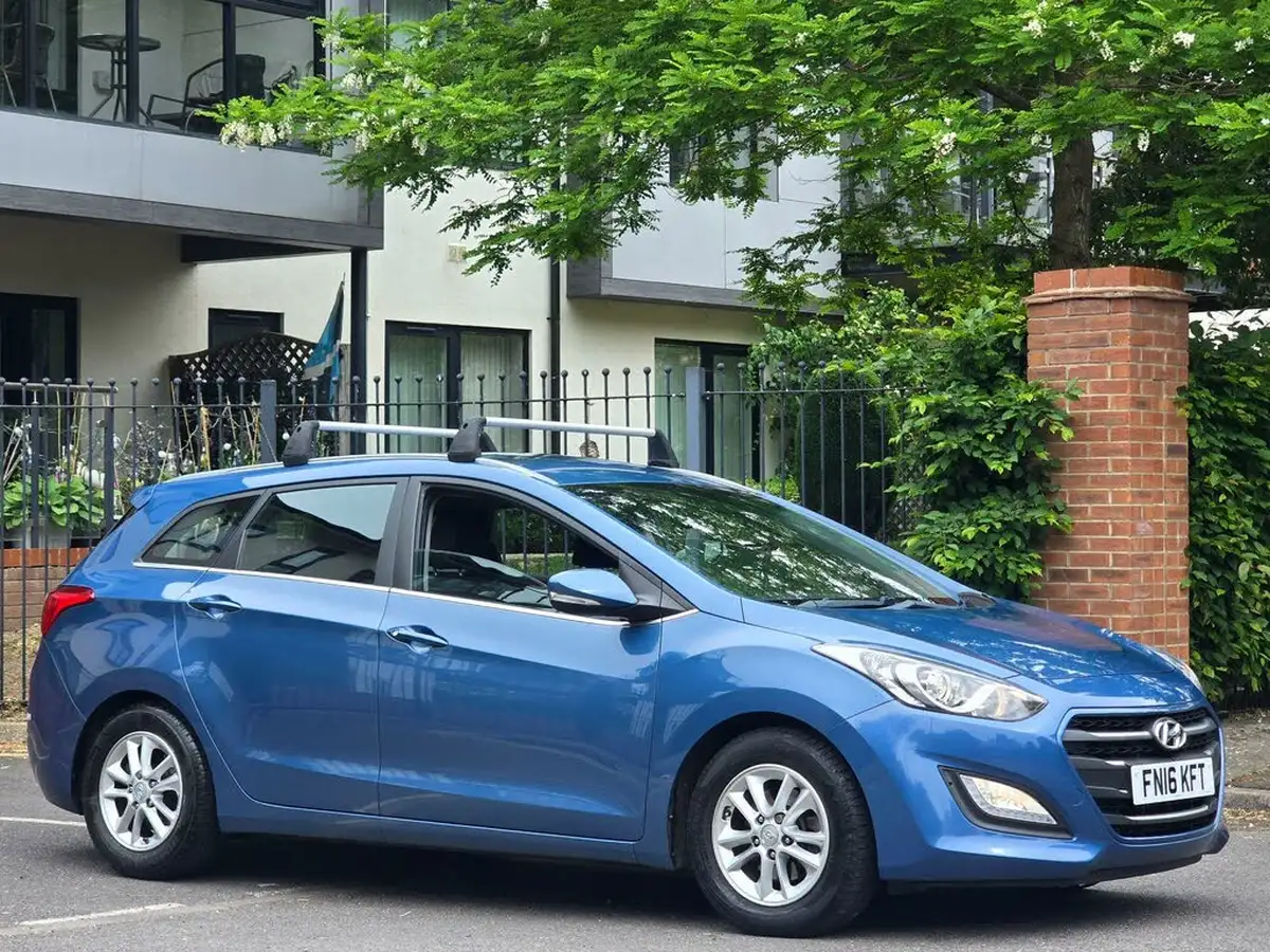 2016-hyundai-i30-16crdi-se-nav-110ps-tourer-big-36