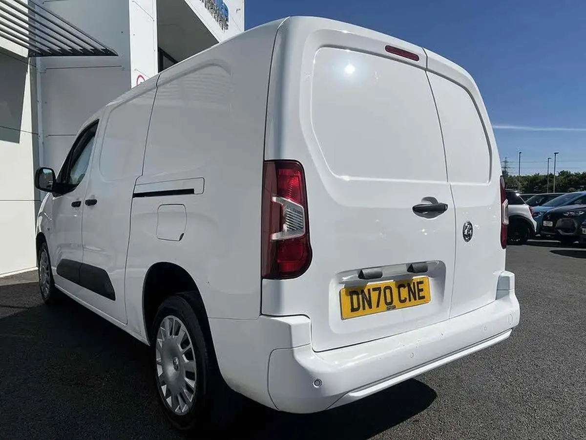 2020-vauxhall-combo-15cdti-sportive-2300-100pseu6d-t-l2h1-panel-big-22