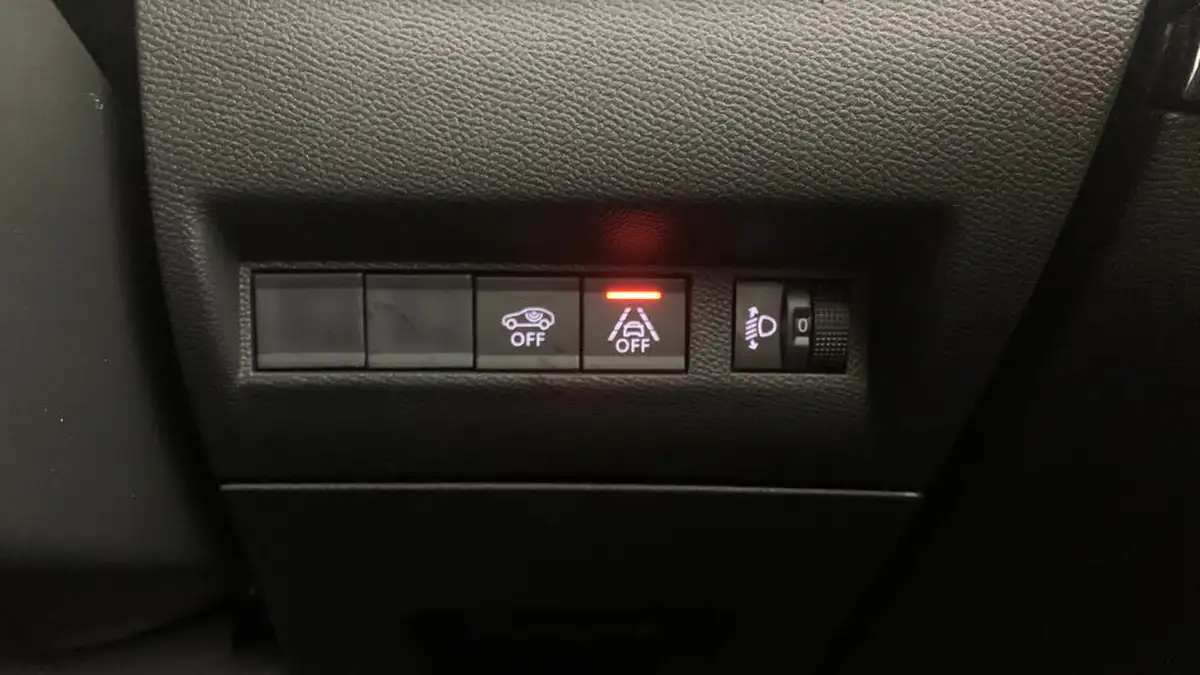 2022-peugeot-208-12-puretech-allure-premium-100ps-big-19