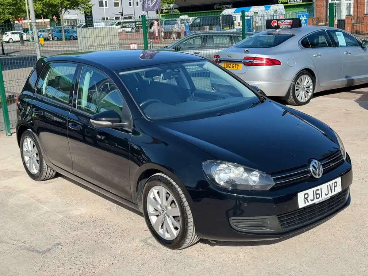 2011-volkswagen-golf-16td-blue-motion-match-5d-big-4